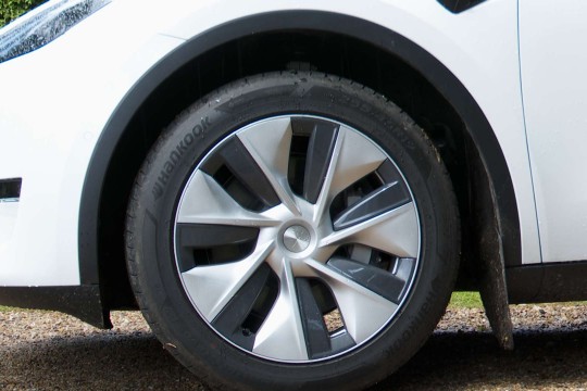 Tesla Model Y Hatchback Rear Wheel Drive